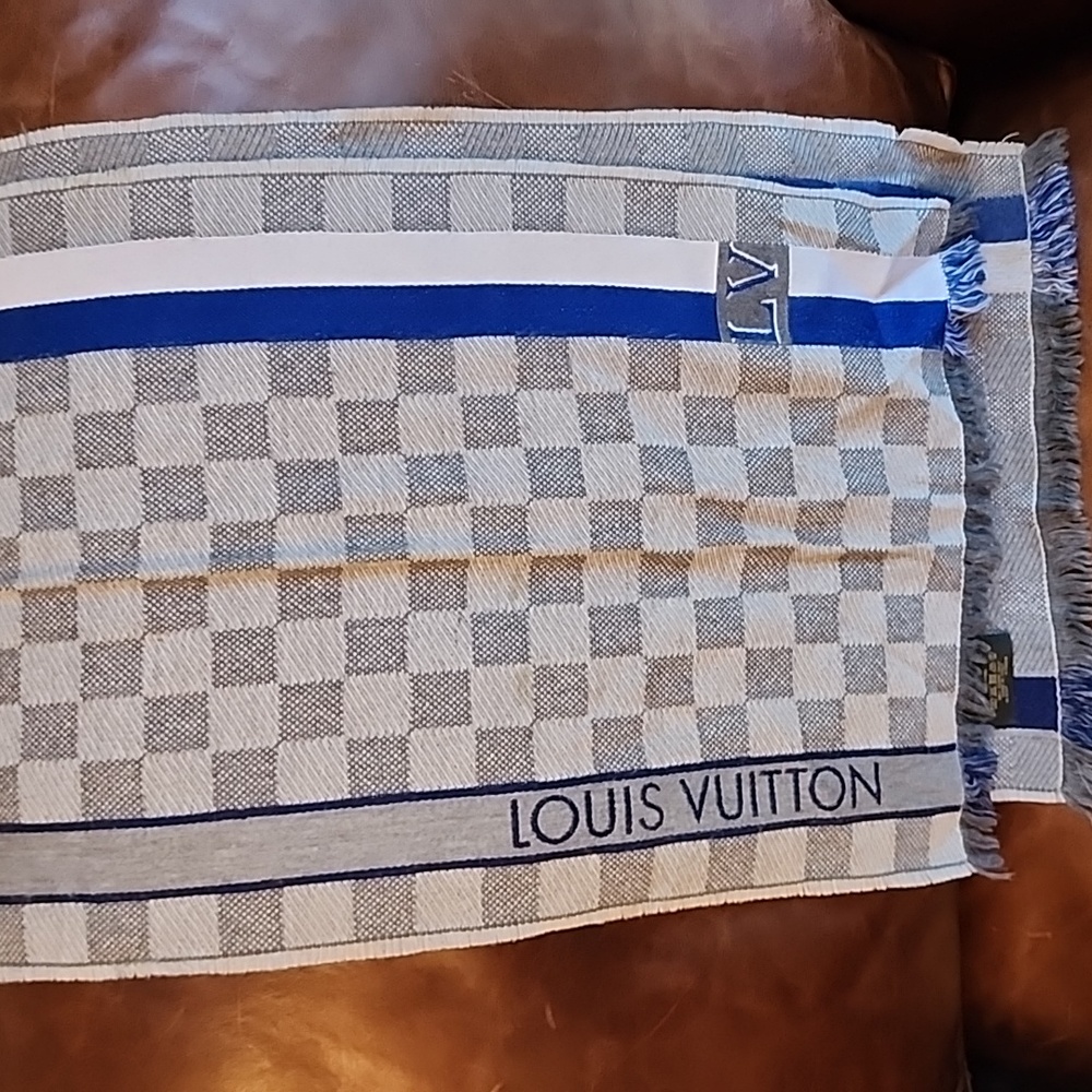 Lv Scarf - image 3